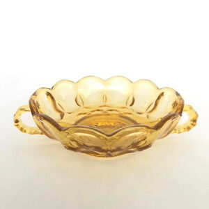 Vintage plat à manivelle en verre jaune  Fairfield vintage avec bord festonné